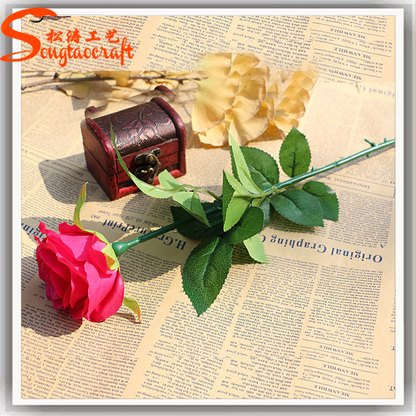 絢麗多彩的仿真玫瑰花